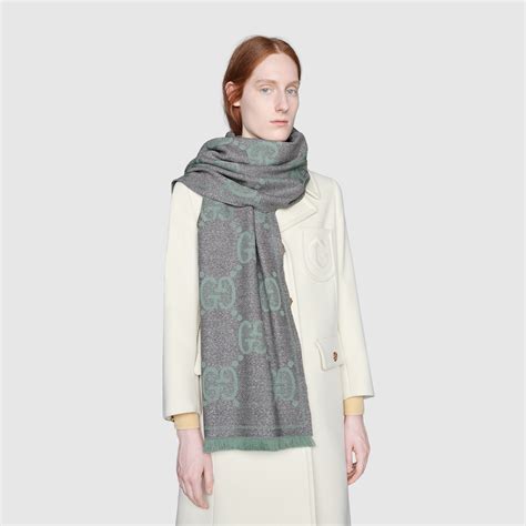 sciarpa gucci maschile|Sciarpa in lana GG jacquard in Grigio .